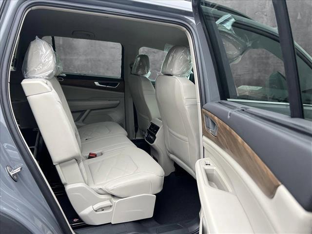 new 2025 Volkswagen Atlas car, priced at $43,139