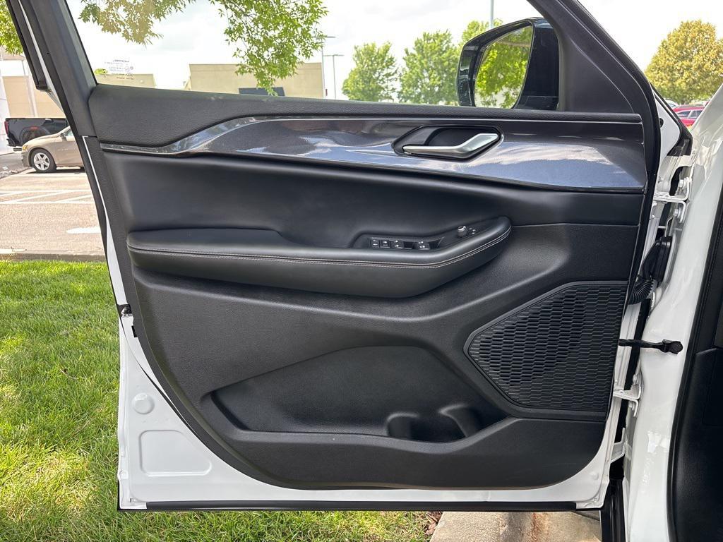 used 2023 Jeep Grand Cherokee car, priced at $35,977