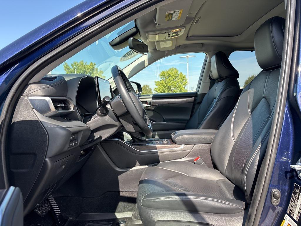 used 2021 Toyota Highlander car, priced at $28,973