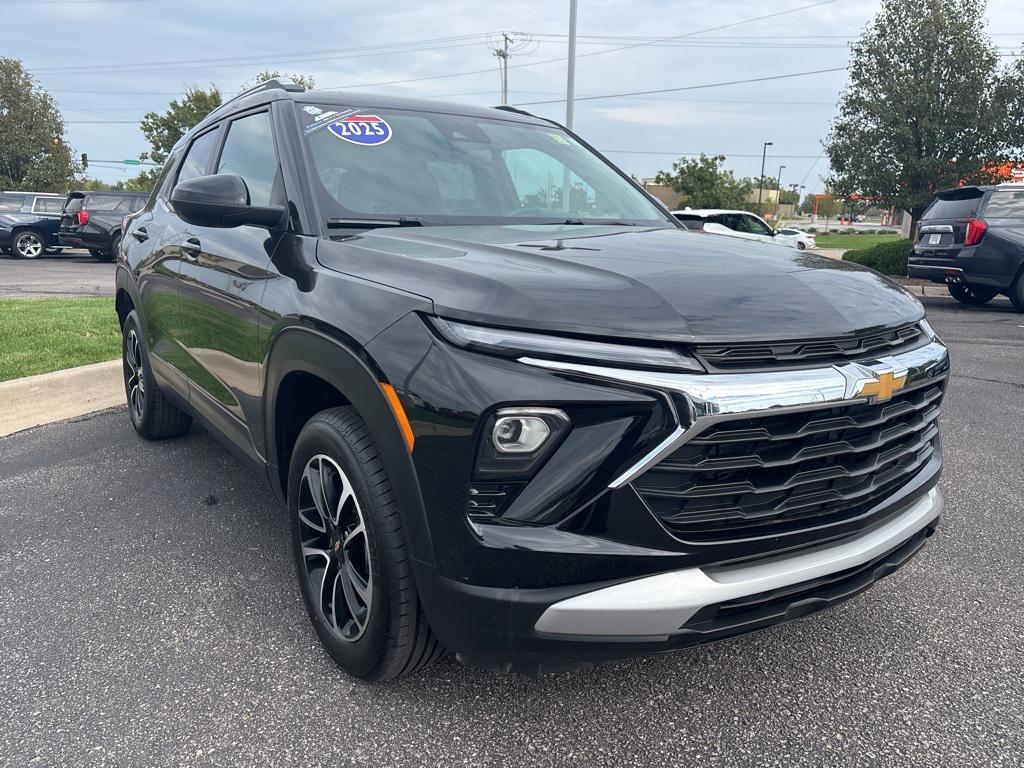 used 2025 Chevrolet TrailBlazer car, priced at $27,386