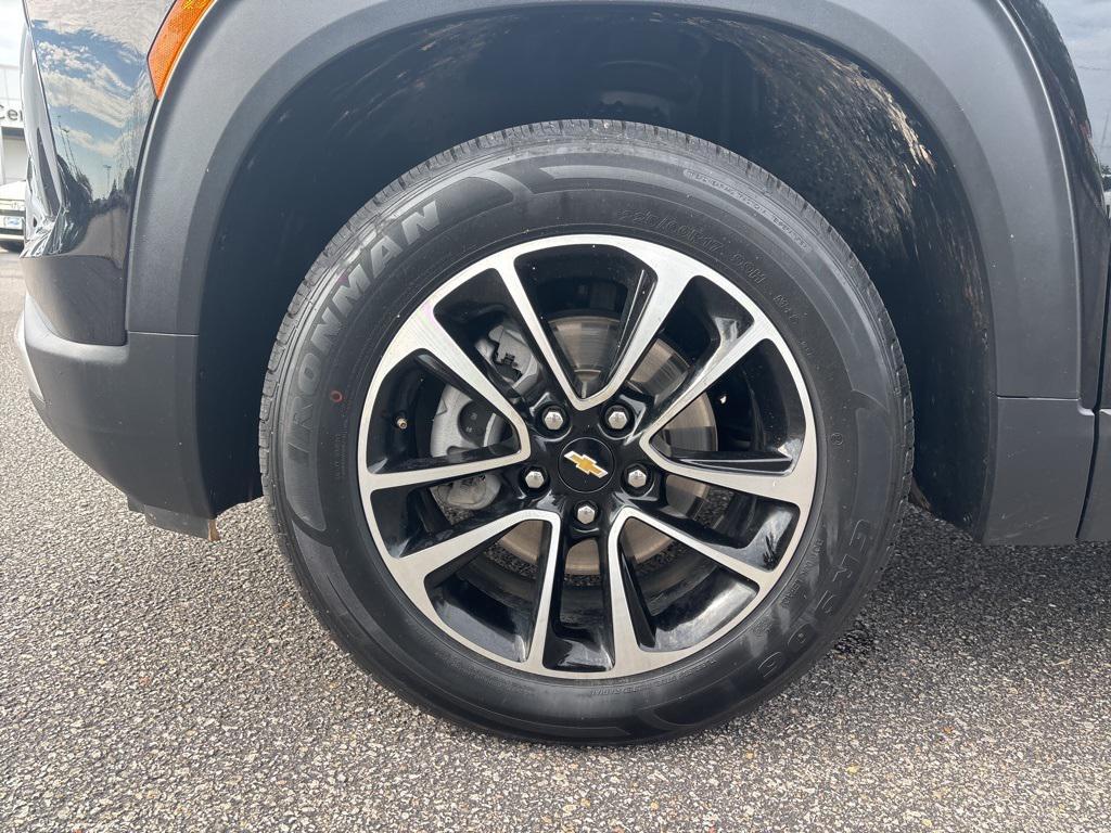 used 2025 Chevrolet TrailBlazer car, priced at $27,386