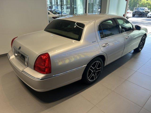 used 2003 Lincoln Town Car car, priced at $6,491
