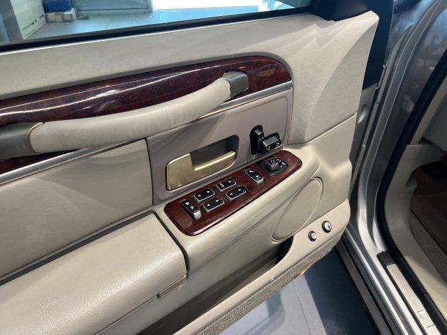 used 2003 Lincoln Town Car car, priced at $6,491