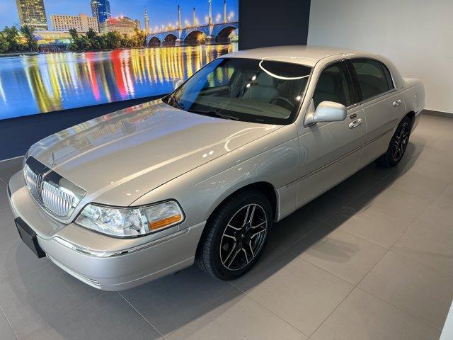 used 2003 Lincoln Town Car car, priced at $6,491