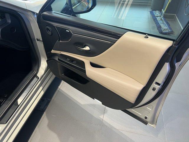 used 2020 Lexus ES 300h car, priced at $27,991
