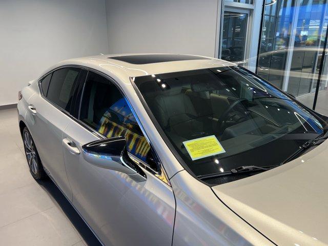 used 2020 Lexus ES 300h car, priced at $27,991