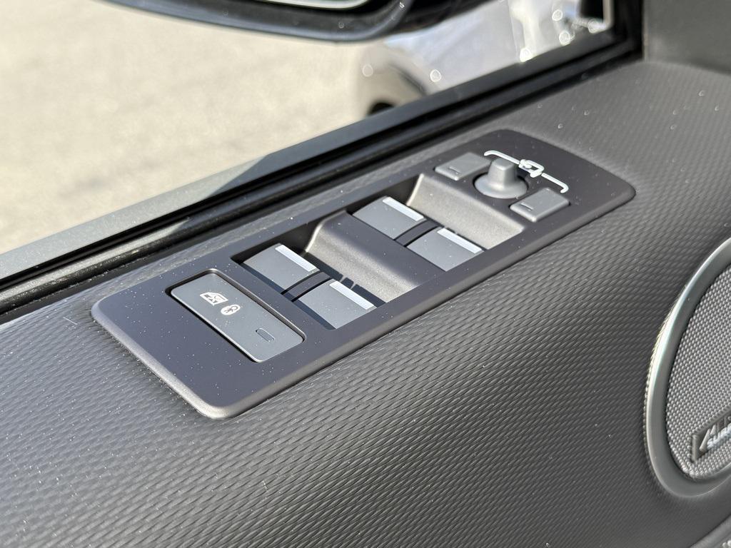 new 2025 Land Rover Discovery car, priced at $75,168