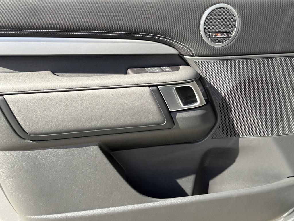 new 2025 Land Rover Discovery car, priced at $75,168