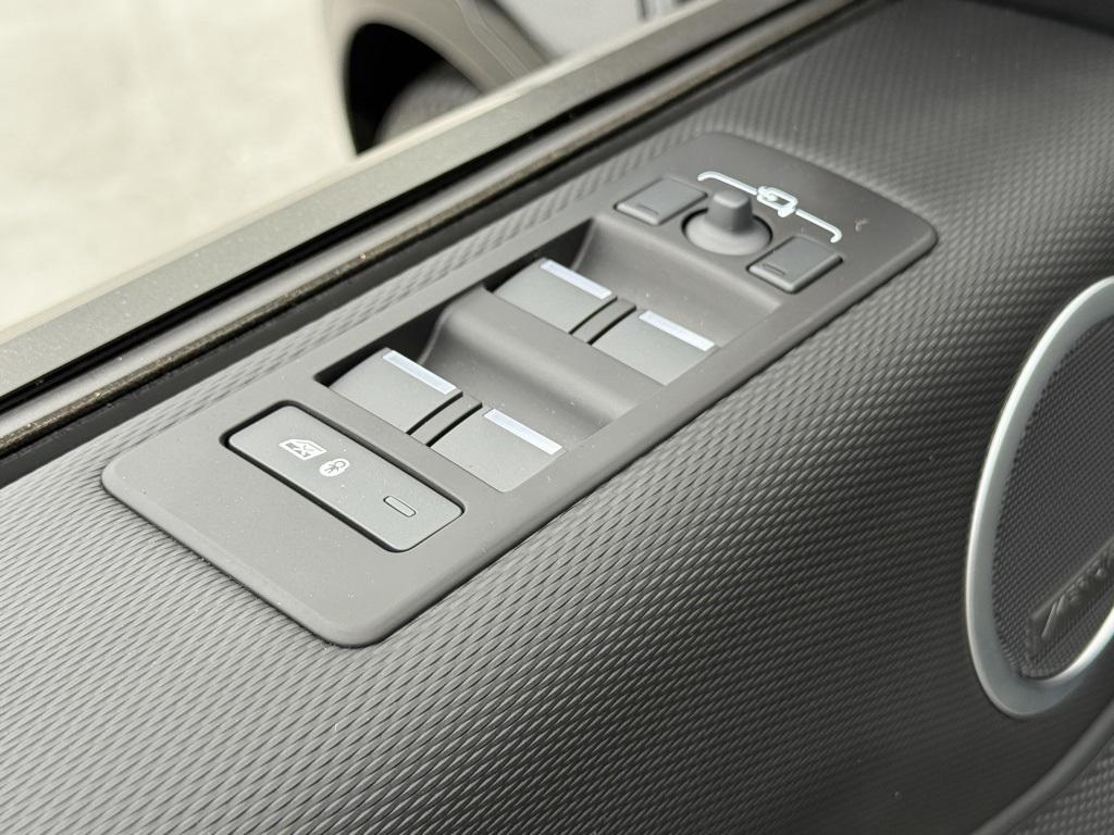 new 2025 Land Rover Discovery car, priced at $75,775
