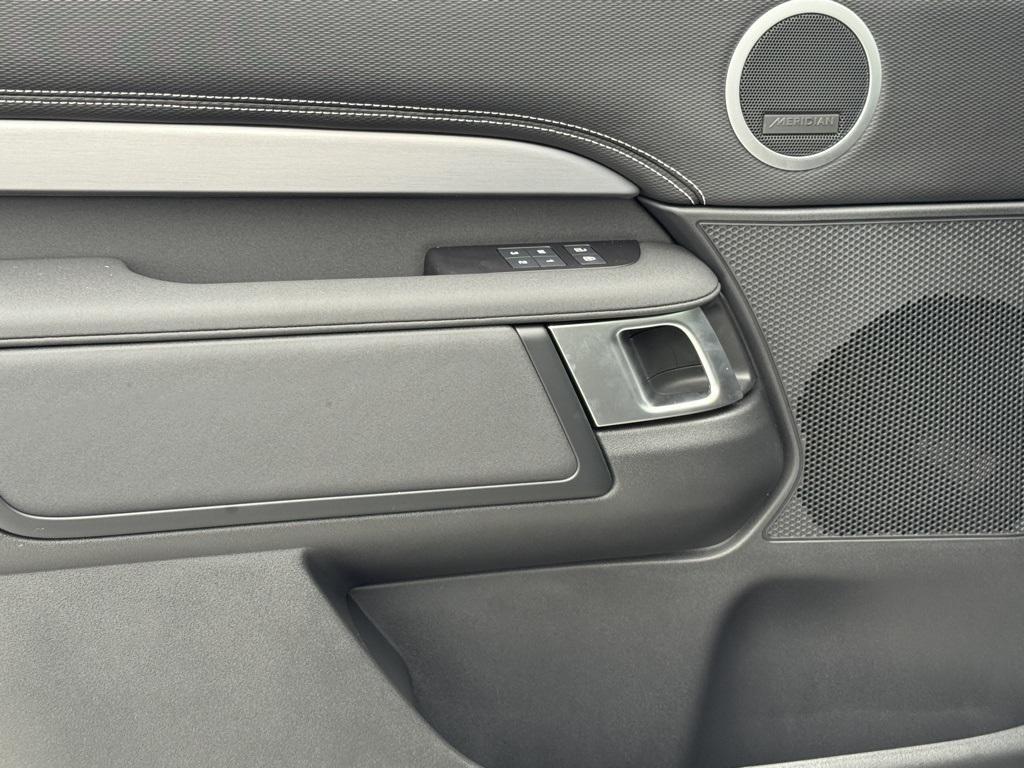 new 2025 Land Rover Discovery car, priced at $75,775