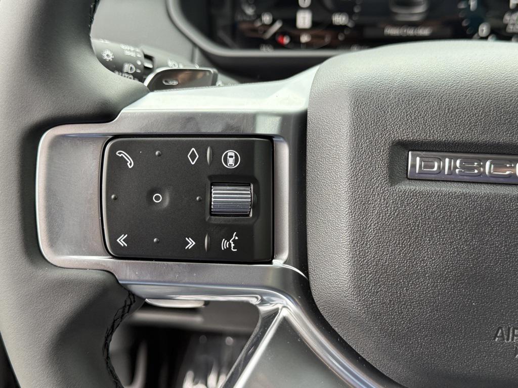 new 2025 Land Rover Discovery car, priced at $75,775