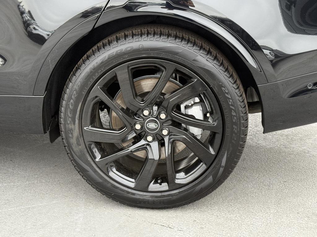 new 2025 Land Rover Discovery car, priced at $75,775