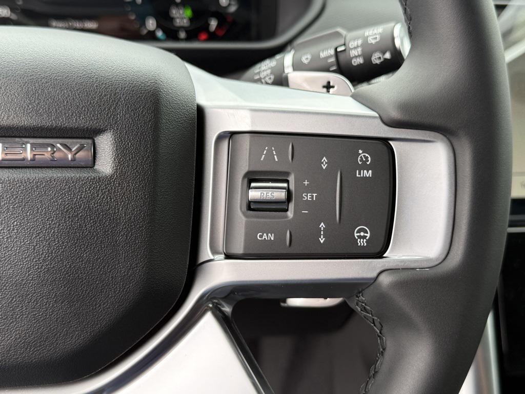 new 2025 Land Rover Discovery car, priced at $75,775