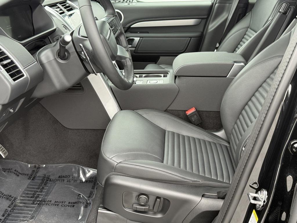 new 2025 Land Rover Discovery car, priced at $75,775