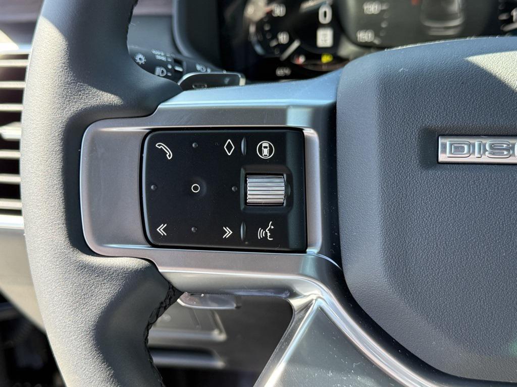 new 2025 Land Rover Discovery car, priced at $76,818