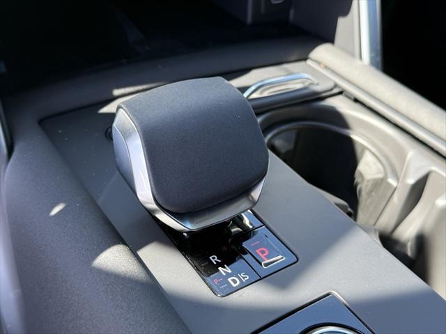 new 2025 Land Rover Discovery car, priced at $76,818