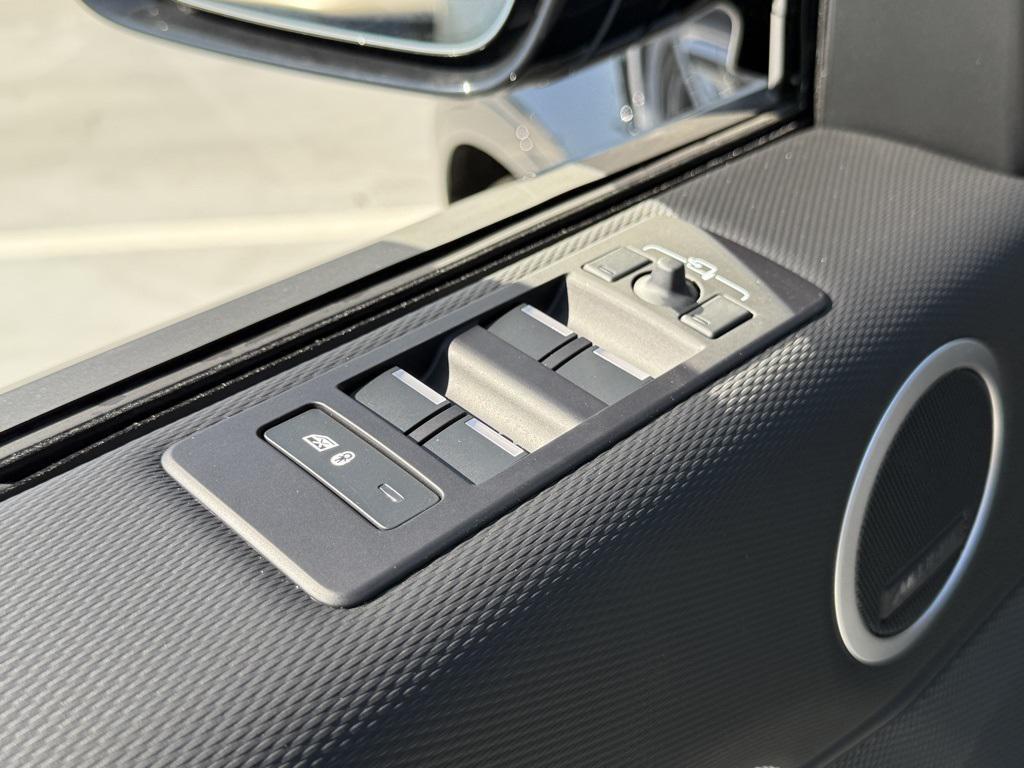 new 2025 Land Rover Discovery car, priced at $76,818