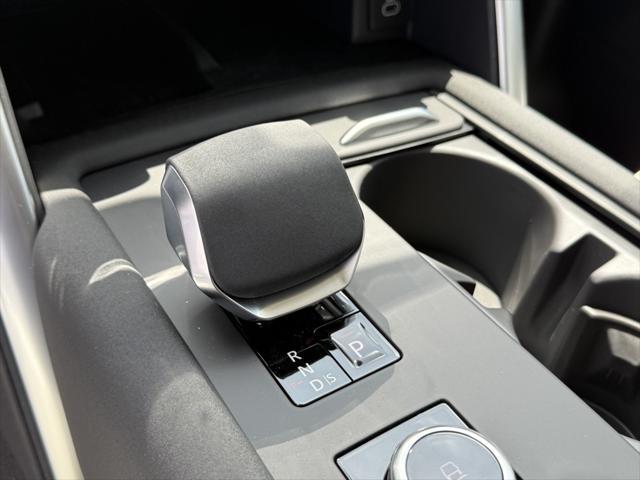 new 2025 Land Rover Discovery car, priced at $75,775