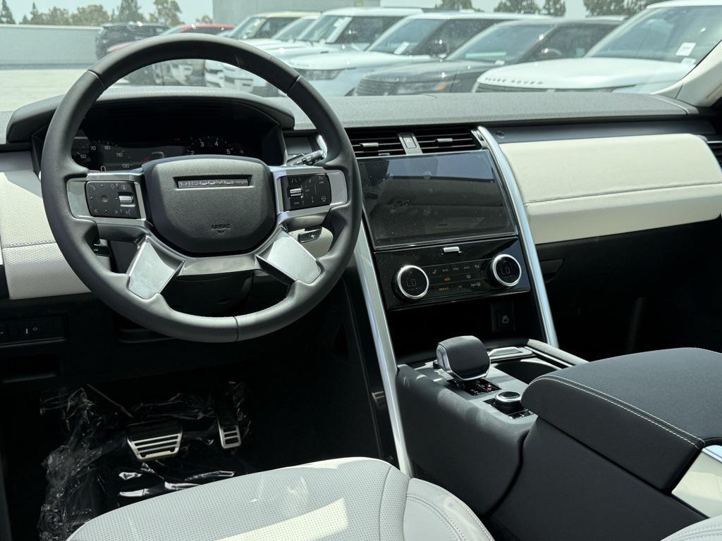 new 2025 Land Rover Discovery car, priced at $75,775