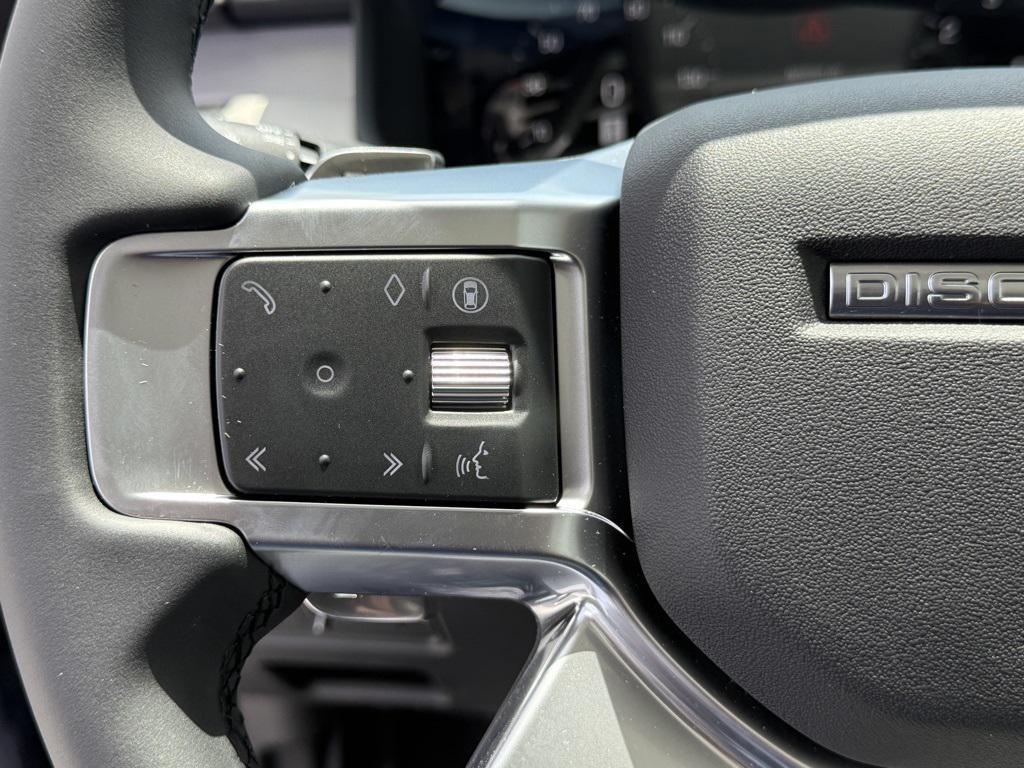 new 2025 Land Rover Discovery car, priced at $75,775