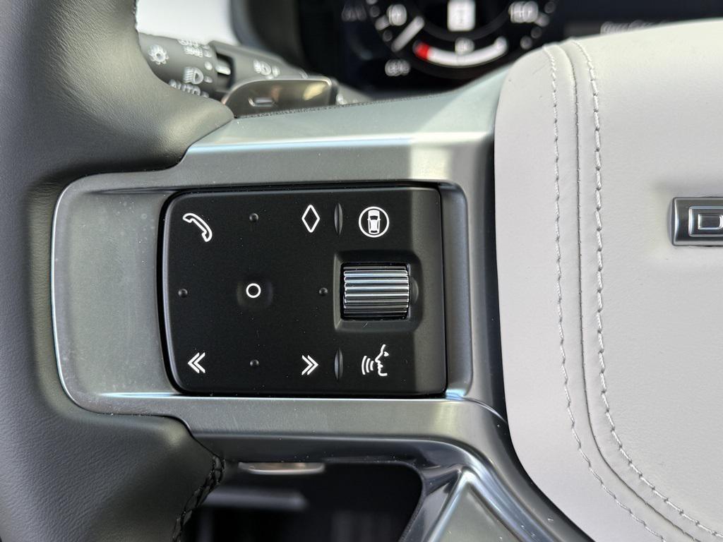 new 2025 Land Rover Discovery car, priced at $85,128