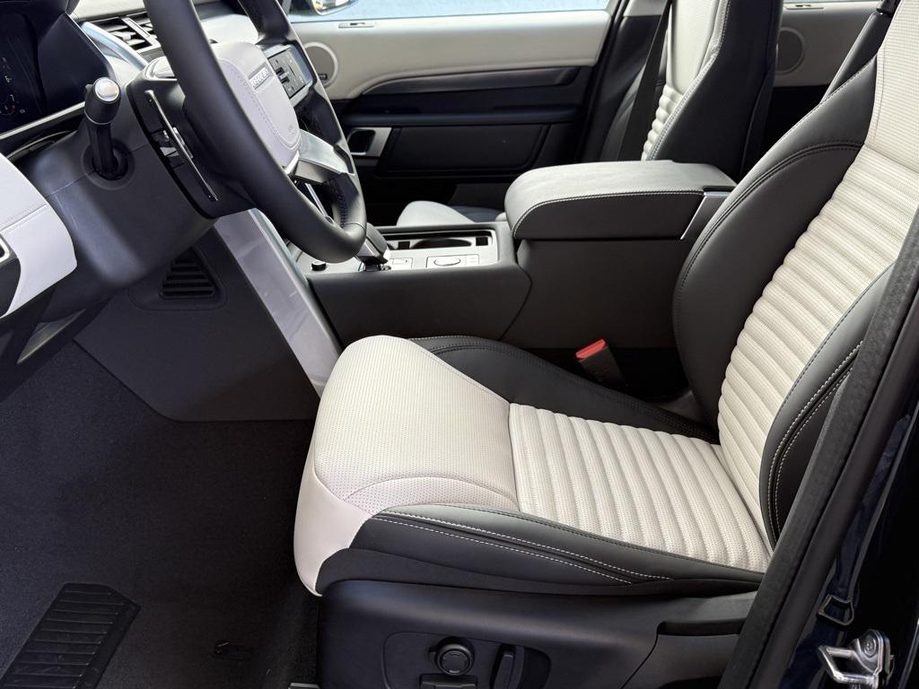 new 2025 Land Rover Discovery car, priced at $85,128