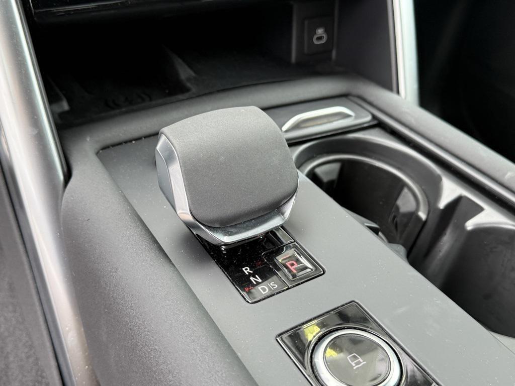 used 2024 Land Rover Discovery car, priced at $58,798