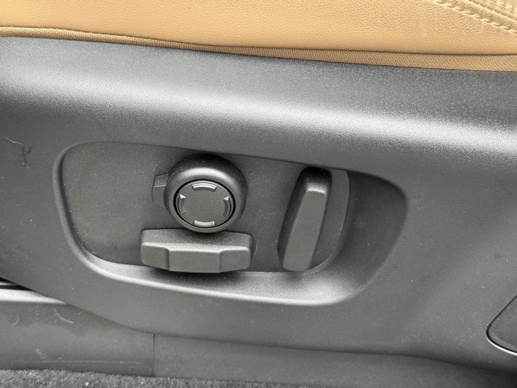 used 2024 Land Rover Discovery car, priced at $58,798