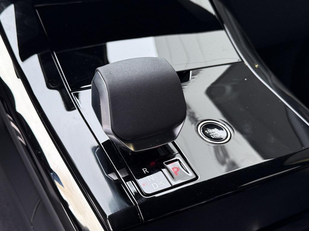 new 2025 Land Rover Range Rover Sport car, priced at $93,935