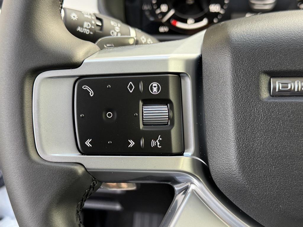 new 2025 Land Rover Discovery car, priced at $79,093