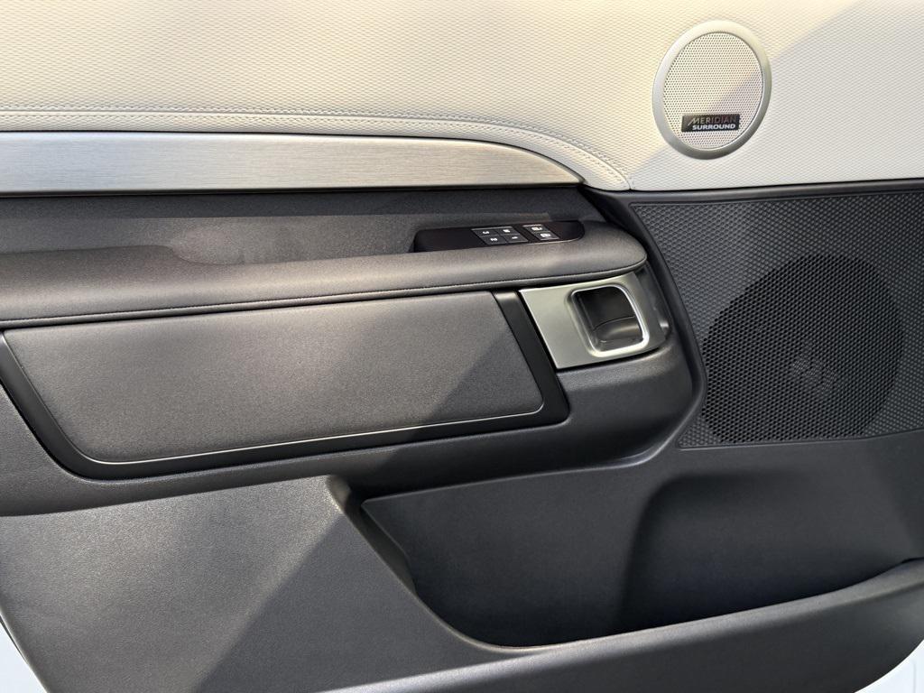 new 2025 Land Rover Discovery car, priced at $79,093