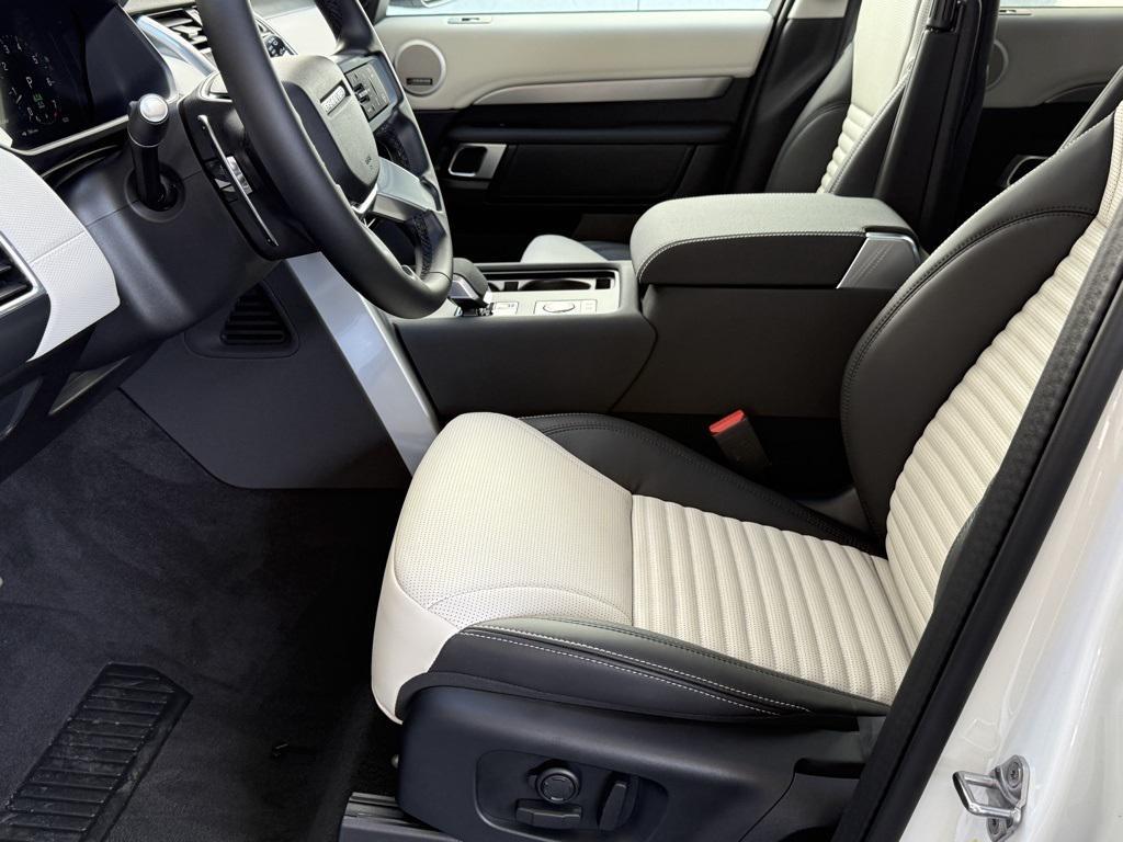 new 2025 Land Rover Discovery car, priced at $79,093