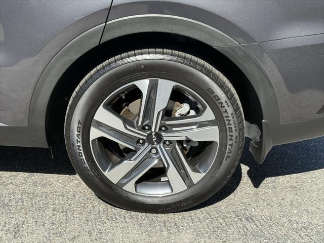 used 2023 Kia Sorento Plug-In Hybrid car, priced at $39,999