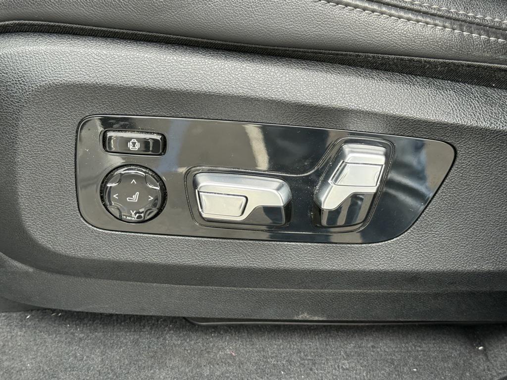 used 2023 BMW X7 car, priced at $59,388