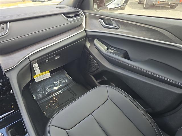 new 2025 Jeep Grand Cherokee car, priced at $40,966