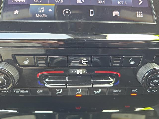 used 2024 Jeep Grand Cherokee car, priced at $39,995