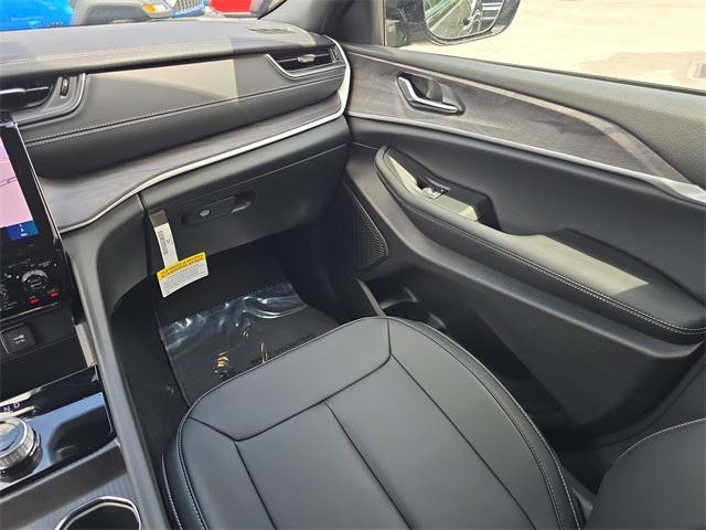 new 2025 Jeep Grand Cherokee car, priced at $44,631