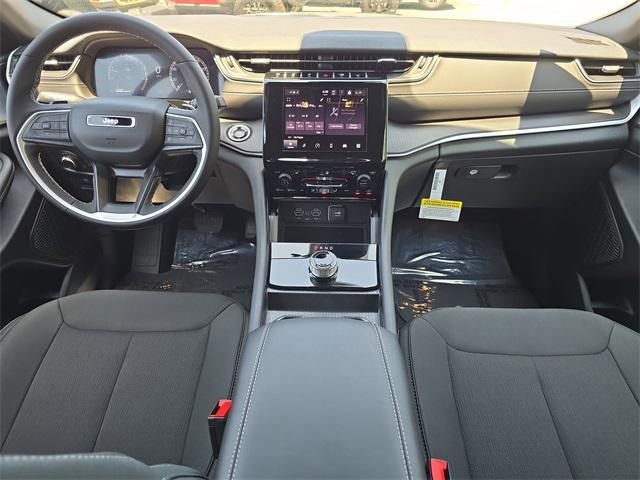 new 2025 Jeep Grand Cherokee car, priced at $40,098