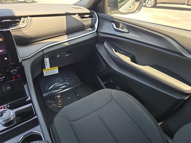 new 2025 Jeep Grand Cherokee car, priced at $40,098