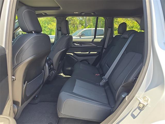 new 2025 Jeep Grand Cherokee car, priced at $40,098