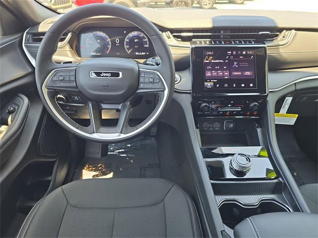 new 2025 Jeep Grand Cherokee car, priced at $40,098