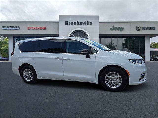 new 2024 Chrysler Pacifica car, priced at $38,945