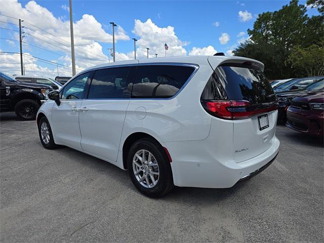 new 2024 Chrysler Pacifica car, priced at $38,945