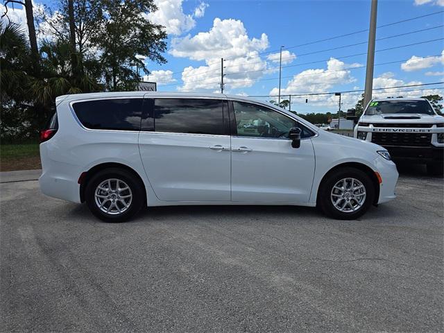 new 2024 Chrysler Pacifica car, priced at $38,945