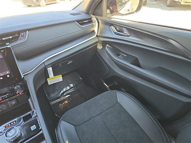 new 2025 Jeep Grand Cherokee car, priced at $38,374