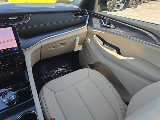 new 2025 Jeep Grand Cherokee L car, priced at $43,938