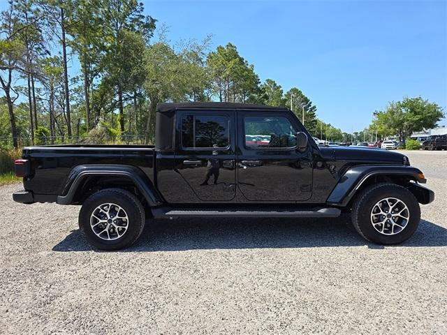 new 2024 Jeep Gladiator car, priced at $47,060