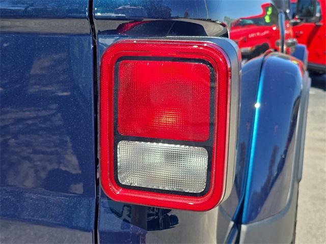 new 2025 Jeep Gladiator car, priced at $48,384