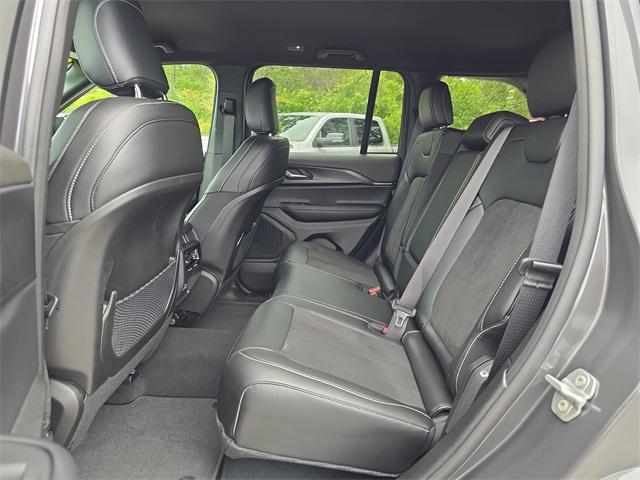 new 2025 Jeep Grand Cherokee car, priced at $38,124