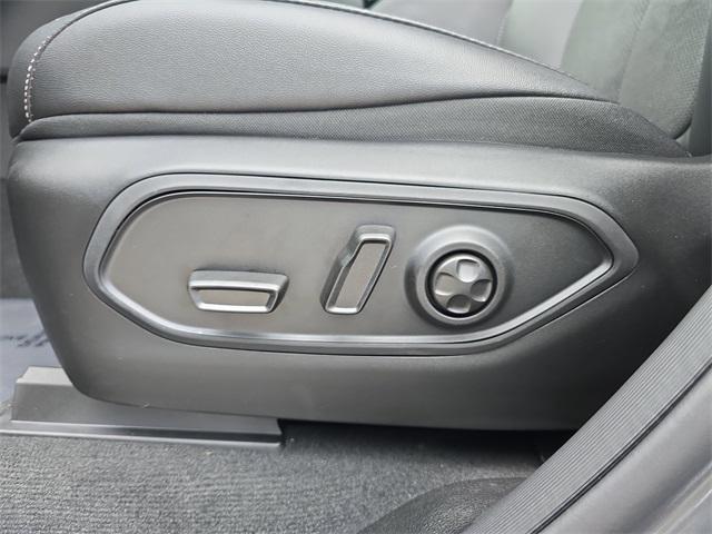 new 2025 Jeep Grand Cherokee car, priced at $38,124